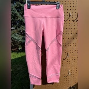 alo yoga pink sz l cropped leggings with mesh side